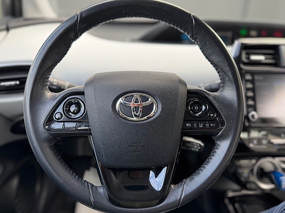 Toyota Prius Plug-in Hybrid 21 of 30