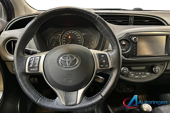 Toyota Yaris 5 of 12