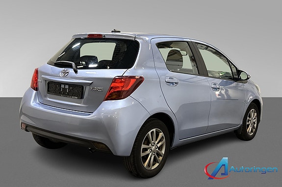 Toyota Yaris 9 of 12