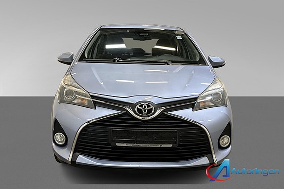 Toyota Yaris 2 of 12