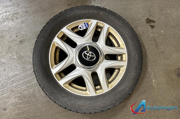 Toyota Yaris 12 of 12