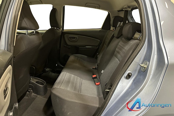 Toyota Yaris 7 of 12