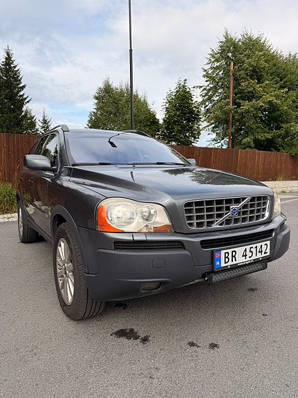 Volvo XC90 3 of 18