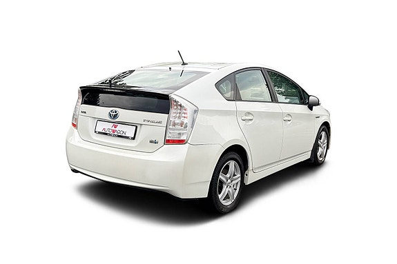 Toyota Prius 5 of 30