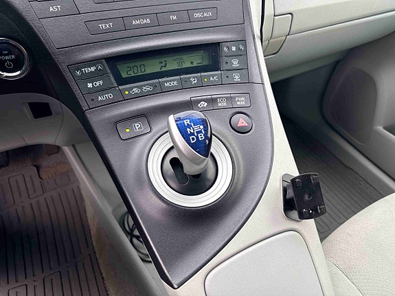 Toyota Prius 19 of 30