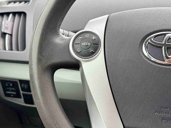 Toyota Prius 25 of 30