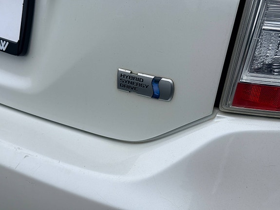 Toyota Prius 10 of 30