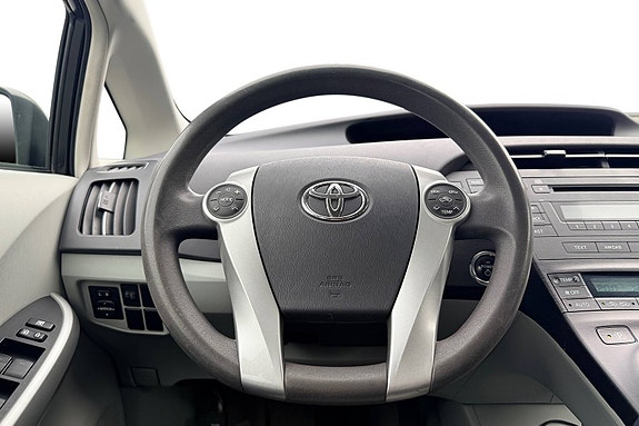 Toyota Prius 24 of 30