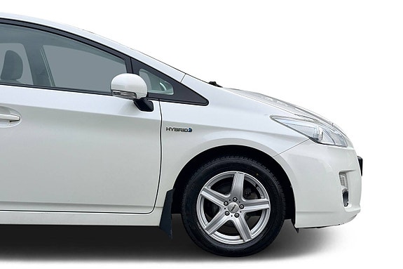 Toyota Prius 7 of 30