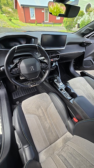 Peugeot 208 10 of 12