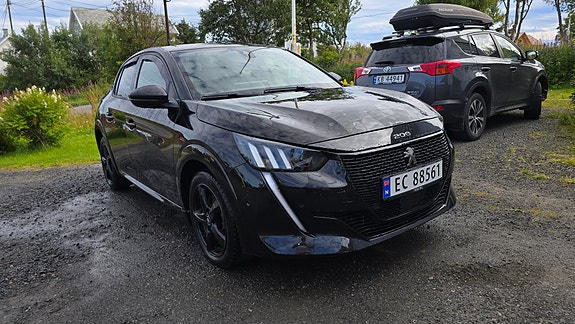 Peugeot 208 2 of 12