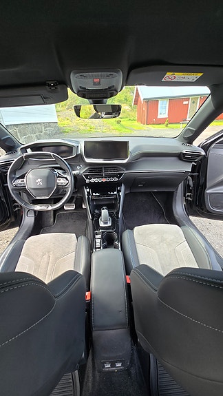 Peugeot 208 9 of 12