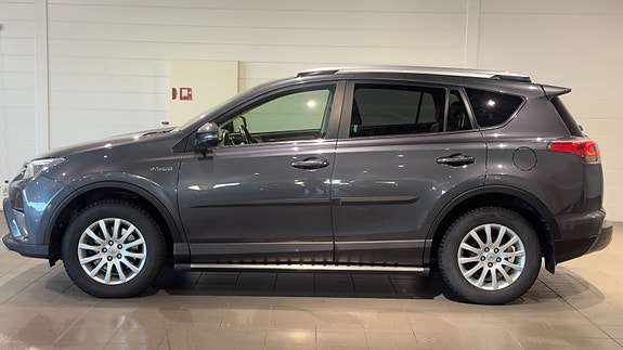 Toyota RAV4 4 of 30