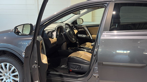 Toyota RAV4 9 of 30