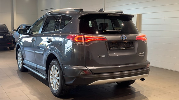 Toyota RAV4 6 of 30