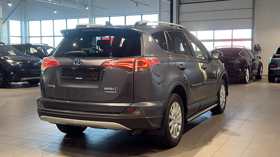Toyota RAV4 8 of 30