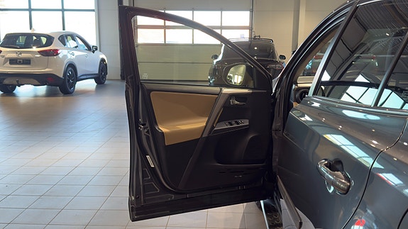 Toyota RAV4 10 of 30