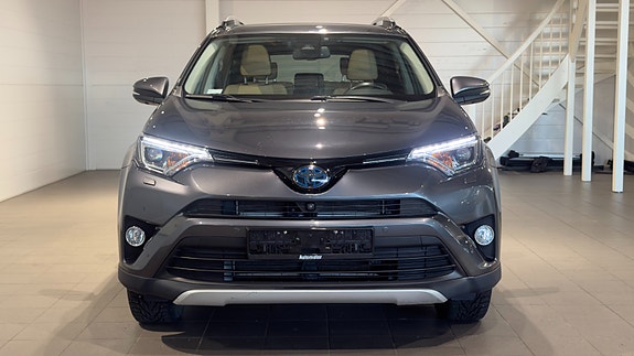 Toyota RAV4 3 of 30