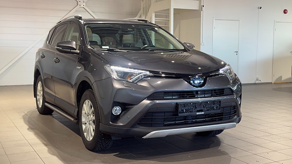 Toyota RAV4 2 of 30