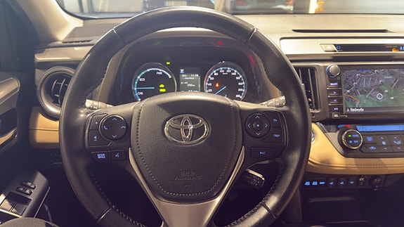 Toyota RAV4 18 of 30