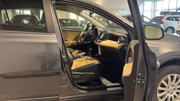 Toyota RAV4 15 of 30