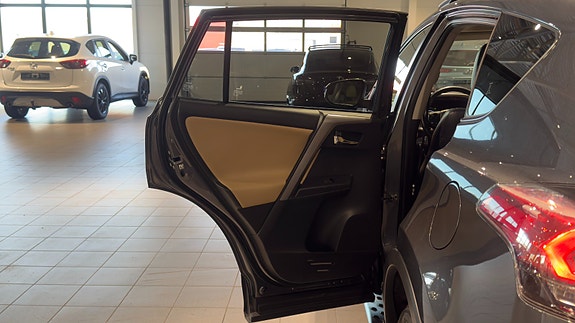 Toyota RAV4 12 of 30