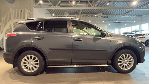 Toyota RAV4 5 of 30