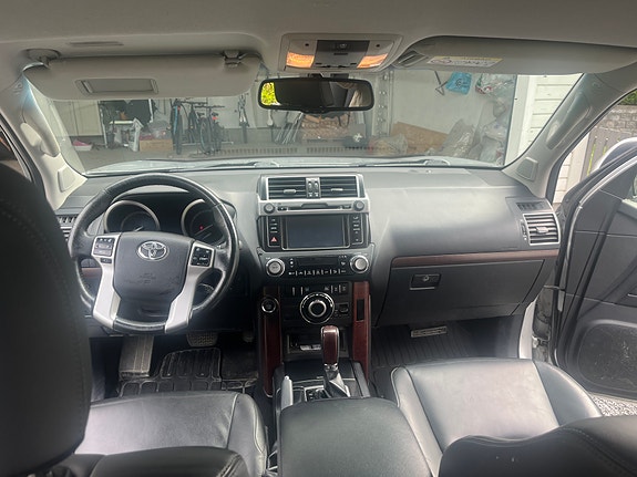 Toyota Land Cruiser 7 of 11