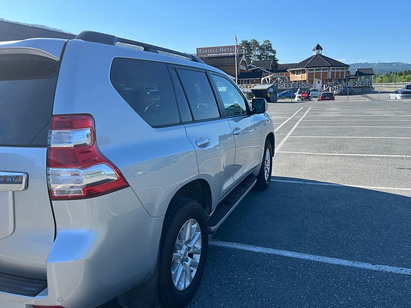 Toyota Land Cruiser 3 of 11