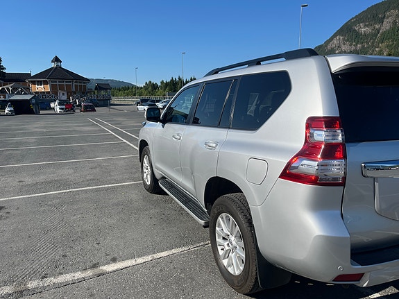Toyota Land Cruiser 6 of 11