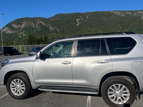 Toyota Land Cruiser 4 of 11