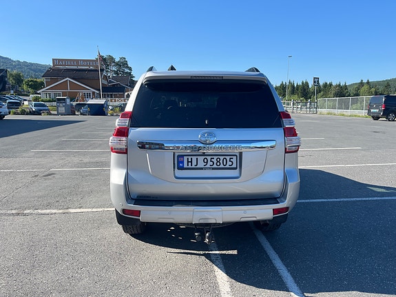 Toyota Land Cruiser 5 of 11