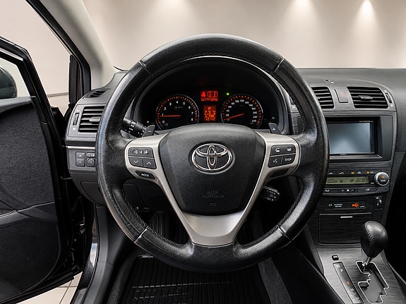 Toyota Avensis 12 of 17