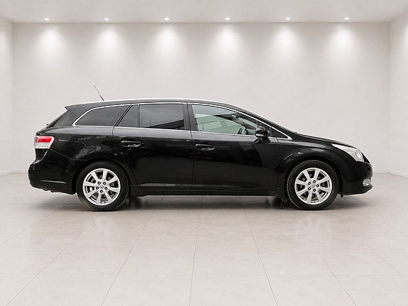 Toyota Avensis 5 of 17