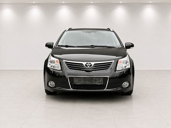 Toyota Avensis 2 of 17