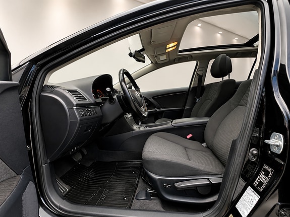 Toyota Avensis 9 of 17