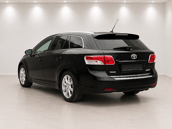 Toyota Avensis 8 of 17
