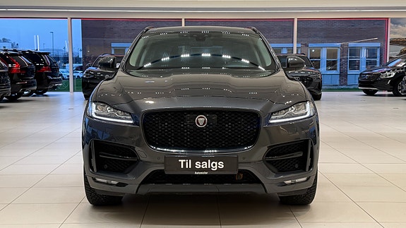 Jaguar F-PACE 3 of 30