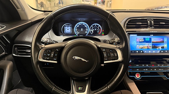 Jaguar F-PACE 20 of 30