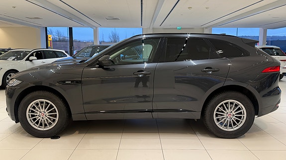 Jaguar F-PACE 4 of 30