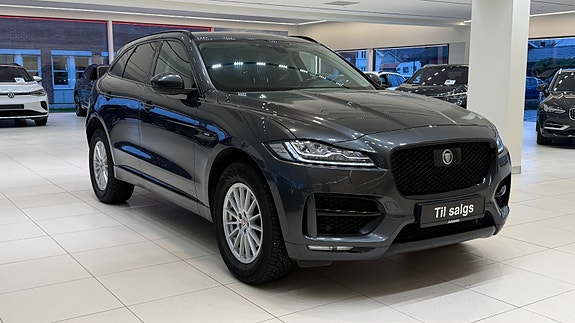 Jaguar F-PACE 2 of 30