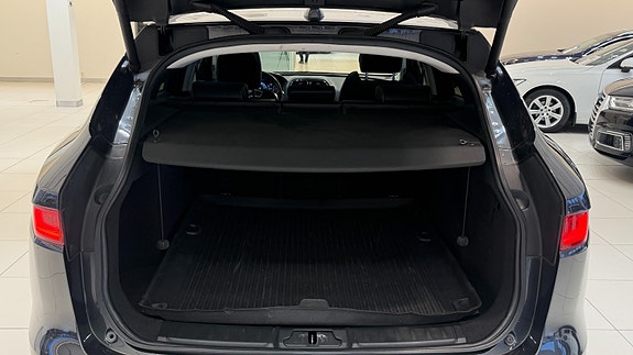 Jaguar F-PACE 29 of 30