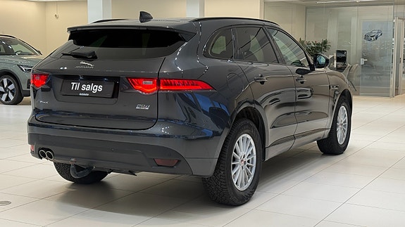 Jaguar F-PACE 8 of 30