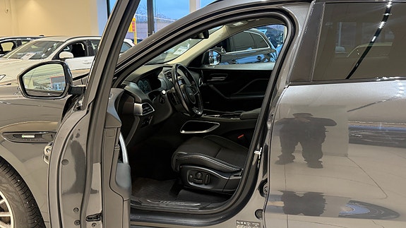 Jaguar F-PACE 9 of 30
