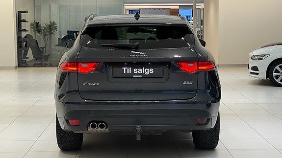 Jaguar F-PACE 7 of 30