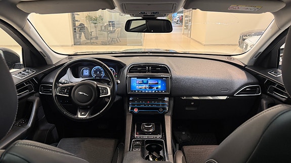 Jaguar F-PACE 19 of 30