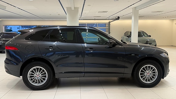 Jaguar F-PACE 5 of 30