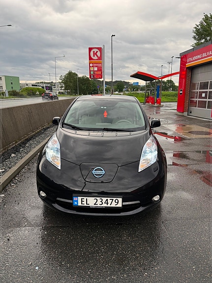 Nissan Leaf 2 of 5