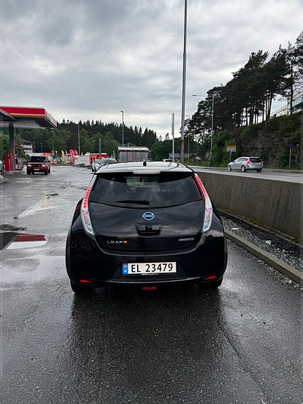 Nissan Leaf 4 of 5