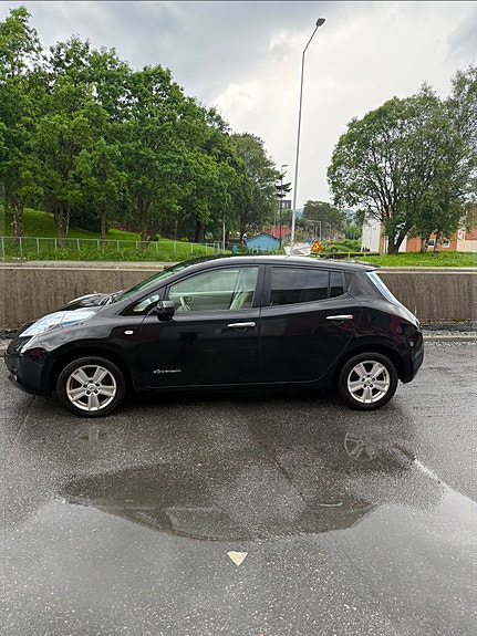 Nissan Leaf 3 of 5